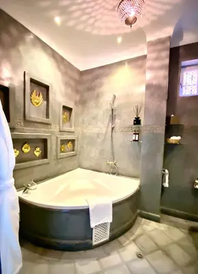 a large bathroom with a tub and a shower at Riad Dar Adal exclusivité 2 à 6 personnes petit déjeuner compris place jemaa El fna in Marrakech