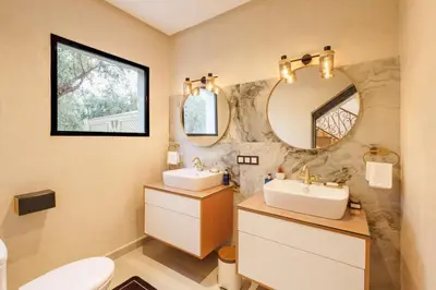 a bathroom with two sinks and a mirror at Villa Souad 5 Suites - Parking & Piscine Privée in Marrakech