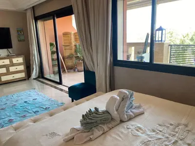 a pile of towels sitting on a bed in a bedroom at Superbe pied à terre sur Majorelle in Marrakech