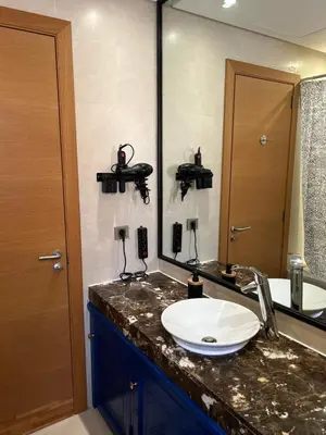 a bathroom with a sink and a mirror at Vizir Center Appartement avec solarium in Dar Caïd Layadi