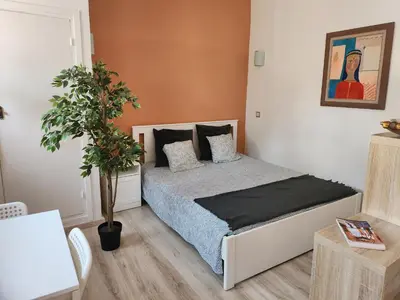 a bedroom with a bed and a potted plant at Suite dans la palmeraie refaite à neuf grande Terrasse Dar Dmana in Marrakech