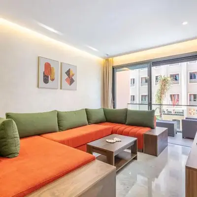 Peaceful Living: Chic Apartment