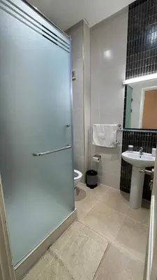 a bathroom with a shower and a toilet and a sink at Magnifique Appartement Marrakech - 2 Chambre 2 Salle de Bains in Marrakech