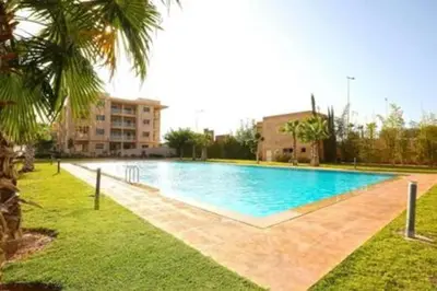 a large swimming pool in front of a building at Magnifique appartement spacieux avec une belle terrasse ensoleillée in Marrakech