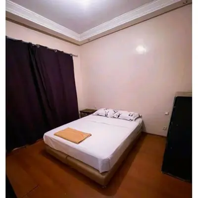a small bedroom with a bed with white sheets at Gueliz budget Stay in Marrakech