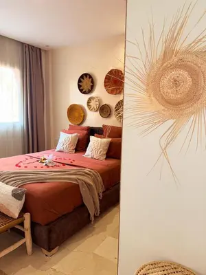 a bedroom with a bed and some plates on the wall at Pierre précieuse au cœur de l'hivernage J40 in Marrakech
