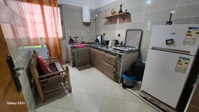 a small kitchen with a stove and a refrigerator at Appartement B à 7min de l’aéroport de Marrakech in Marrakech