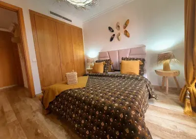a bedroom with a large bed in a room at Bel appartement au centre gueliz in Marrakech
