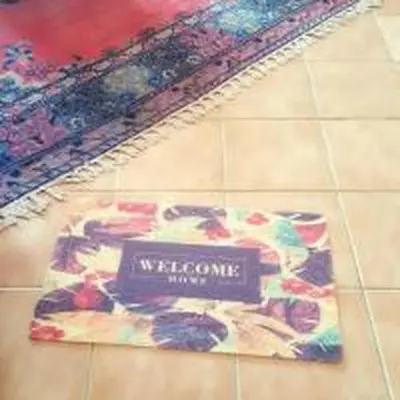 a sign on the floor of a room with cookies at Charmant appartement moderne au cœur de Gueliz, Marrakech Lumineux