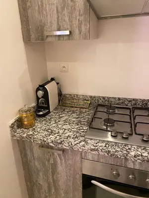 a kitchen with a stove and a counter top at Studio Cosy au Centre de Marrakech - Guéliz - in Marrakech