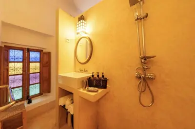 a bathroom with a shower and a sink and a mirror at Riad Slima - riad privatisé -Marrakech au coeur de la médina 1 Acheminement compris Aéroport riad in Marrakech