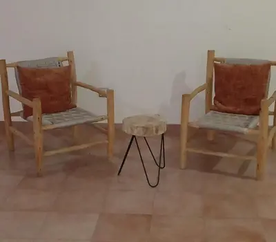 two chairs and a stool in a room at APPARTEMENT DOUILLET AU CENTRE GUELIZ in Marrakech