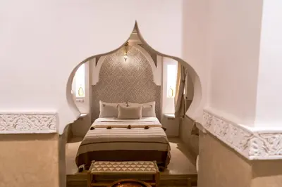 a bedroom with a bed with an arched window at Riad Zayn & Spa in Marrakech