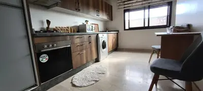 a kitchen with a washer and dryer in a room at Appartement spacieux & lumineux à Gueliz in Marrakech
