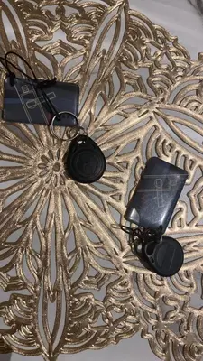 a cell phone sitting on top of a table at Appartement pour famille ou couple à Marrakech in Marrakech
