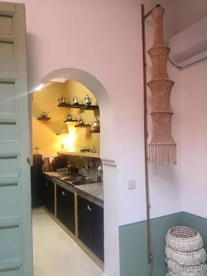 a kitchen with a sink and a counter with shelves at DarDabakech, proche Jemma el Fna, souk, riad, centre Medina - Maison entière de 2 à 6 personnes, possibilité 3 chambres in Marrakech