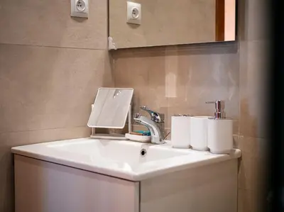 a bathroom with a sink and a mirror at Magnifique appartement 3 chambres à Prestigia in Marrakech