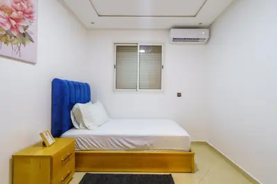 a small bedroom with a bed and a window at Appartement Cosy et calme in Marrakech