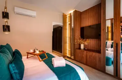 a bedroom with a large bed and a television at Logement de luxe avec piscine, hivernage in Marrakech