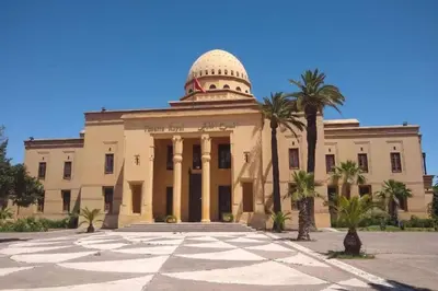a building with a dome on top of it at Appartement haut standing plein centre gare in Marrakech