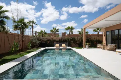 a swimming pool in the backyard of a house at Domaine de Kali, villa 2 au calme, piscine privée in Marrakech
