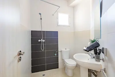 a bathroom with a shower and a toilet and a sink at Appartement familial à Marrakech in Marrakech