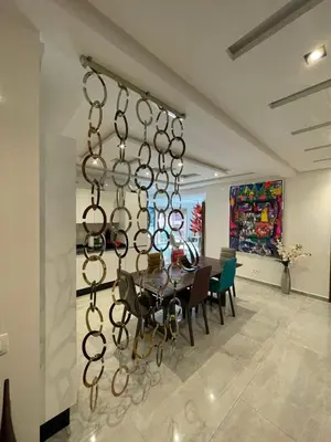 a dining room with a table and a bunch ofitureternessternessoleranceangeringlishes at Bel Appartement Hivernage-Gueliz 2 chambres in Marrakech