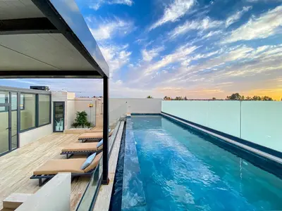 a swimming pool on the roof of a house at Triplex de luxe Santorini piscine privée chauffée 3 chambres in Marrakech