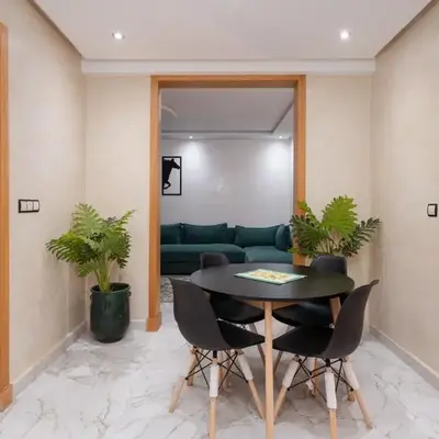 Bright Flat in Heart of Center