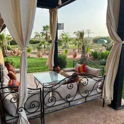 Appartement élégant avec vue sur piscine jardin verdoyant et wifi ultra rapide