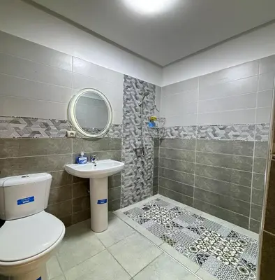 a bathroom with a toilet and a sink and a shower at Retraite paisible à Gueliz in Marrakech