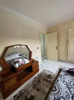 a room with a bed and a mirror in it at appartement Holiday relais près musée Saint-Laurent in Marrakech