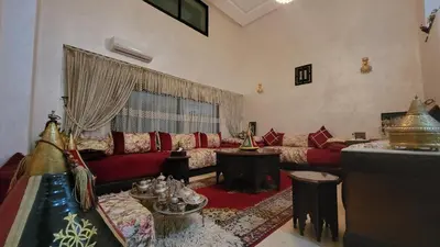 a living room with a red couch and a window at Duplex romantique Esprit palais à Gueliz in Marrakech