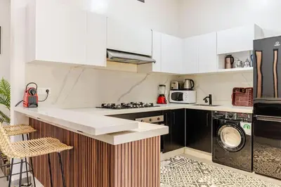 a kitchen with a washer and a washing machine in it at Villa michlo in El Makina