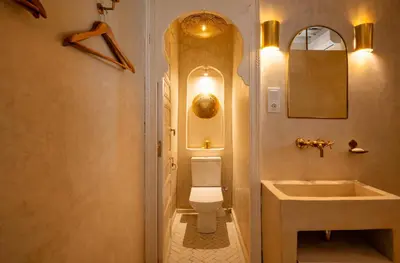 a bathroom with a toilet and a sink at Riad Banafsaj - Exclusif - 20mn de Jamaa Al Fnaa in Marrakech