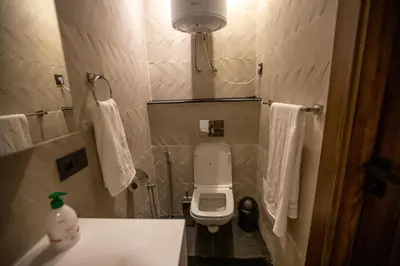 a small bathroom with a toilet and a sink at Élégance et Prestige à Gueliz Appartement 3 chambres in Marrakech