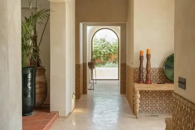a hallway with an entry way with an archway at Villa Saman in Marrakech