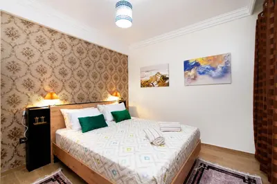 a bedroom with a bed and two lamps at Appartement Piscine & Parking in Marrakech