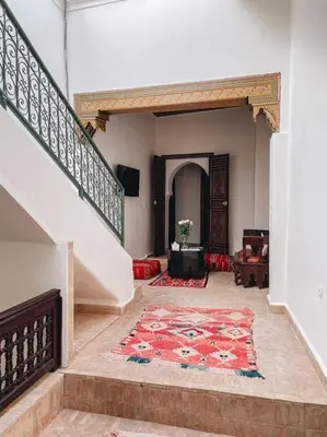 a hallway with a staircase and a rug in a house at Riad Dar Habiba 120m2 in der Medina mit Terrasse in Marrakech