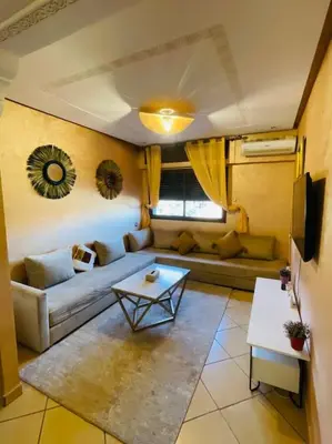 a living room with a couch and a table at Centre ville Majorelle avec Parking gratuit in Marrakech