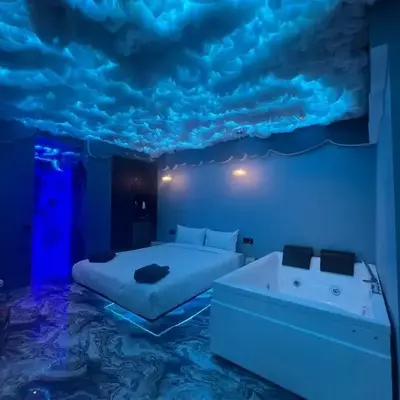 Tête dans les nuages ! Jacuzzi