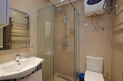 a bathroom with a shower and a toilet and a sink at Appartement elegant et securise au centre de Marrakech in Marrakech