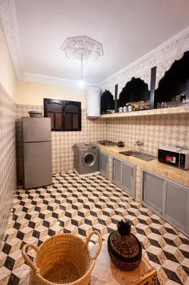 a kitchen with a refrigerator and a washing machine at appartement au cœur du Madina in Marrakech