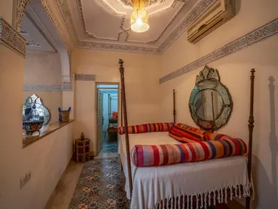 a bedroom with a bed and a ceiling at Riad Dar makhzne-location exclusive du Riad entier 4 chambres & terrasse in Marrakech
