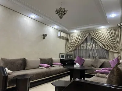 a living room with a couch and a table at Ruime 2 kamer appartement 5 min van het centrum in Marrakech
