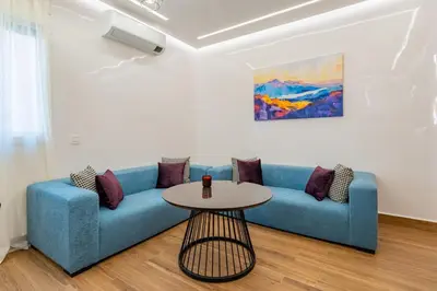 a living room with a blue couch and a table at Appartement de luxe B5 1er in Marrakech