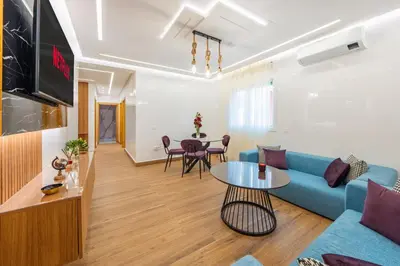 a living room with a blue couch and a table at Appartement de luxe B5 1er in Marrakech