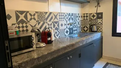 a kitchen with a counter top with a microwave at Appartement au cœur de Marrakech in Marrakech