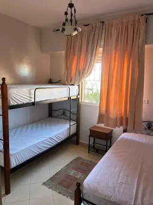 a bedroom with two bunk beds and a window at Appartement Cosy & Calme à Izdihar Confort Assuré in Marrakech