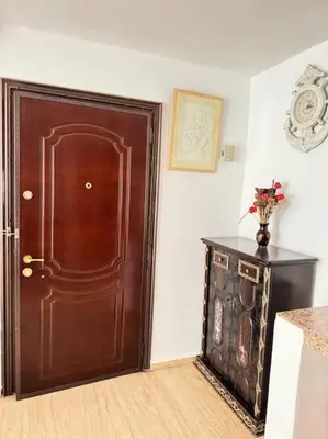 a brown door in a room with a table at Appart cozy hyper centre calme in Marrakech